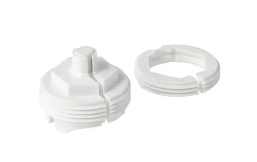 Weiße Kunststoffadapterteile, die Bestandteil des Links von Danfoss sind, ausgelegt für die Montage auf Giacomini- und Caleffi-Produkten.